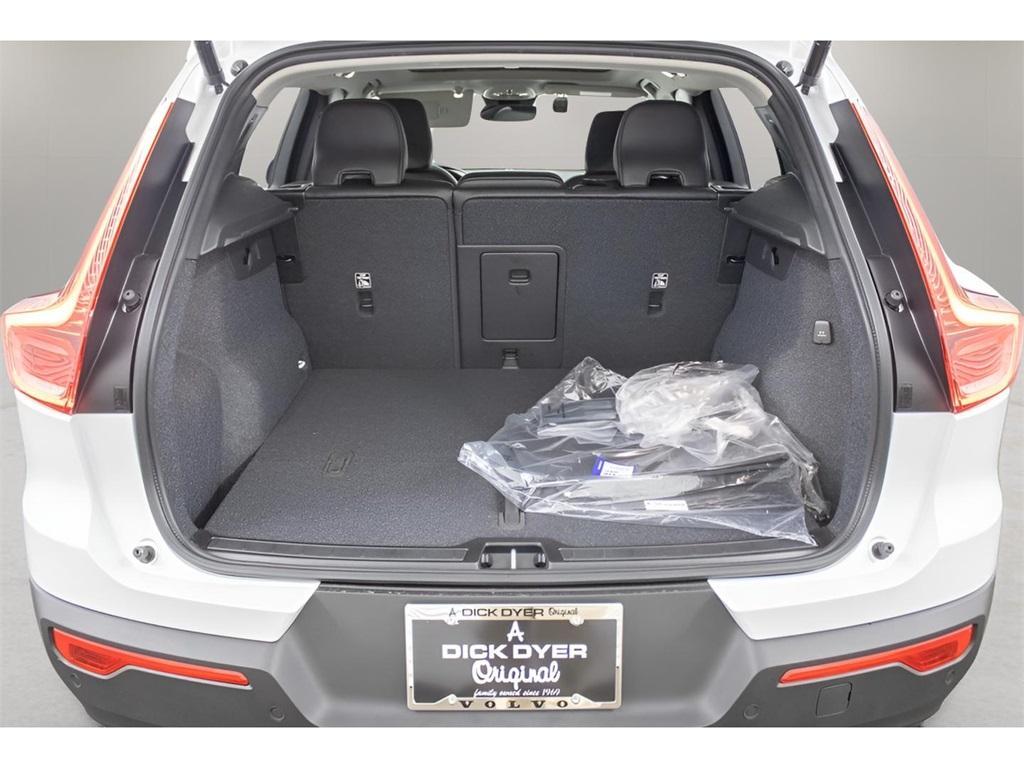 new 2025 Volvo XC40 car, priced at $48,620