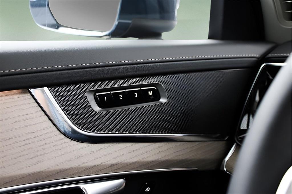 new 2025 Volvo XC90 car, priced at $66,895