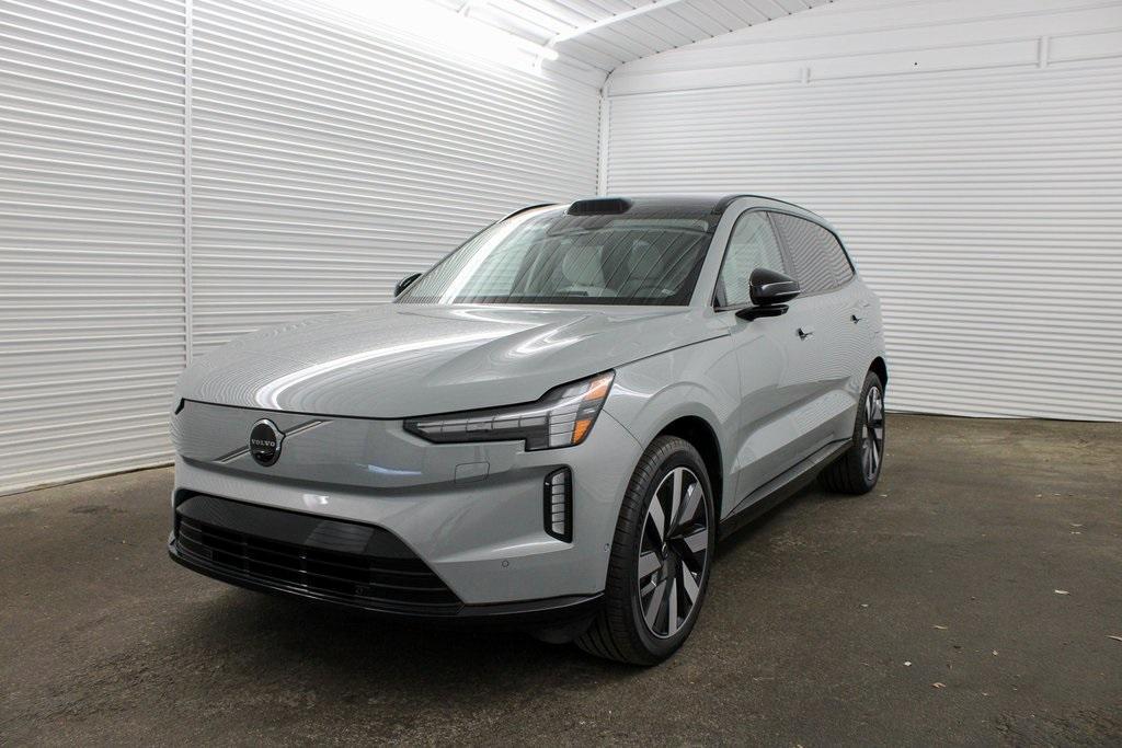 new 2025 Volvo EX90 car, priced at $85,640
