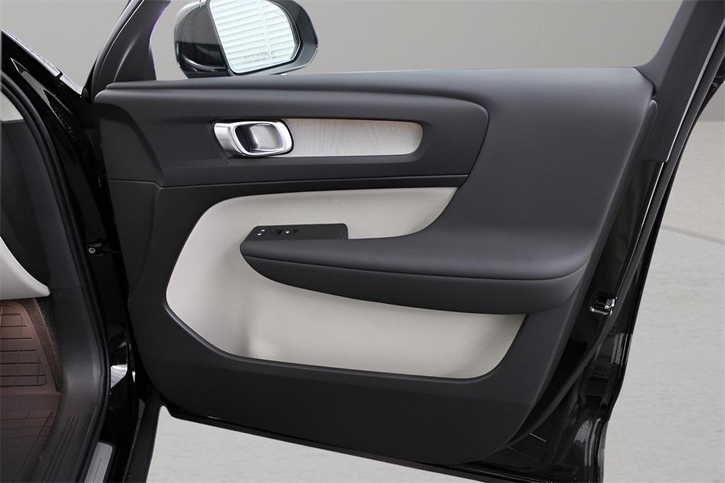 new 2025 Volvo XC40 car, priced at $47,765