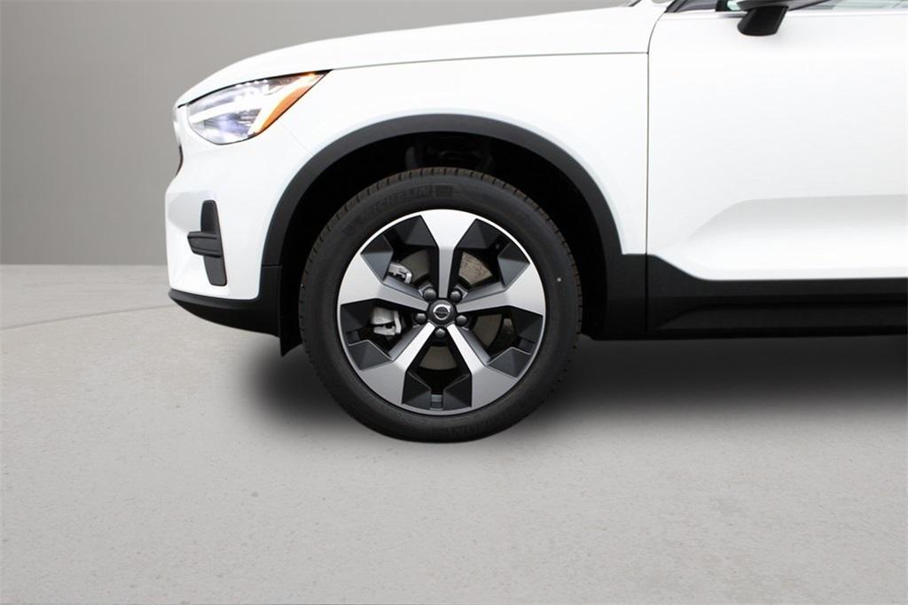 new 2025 Volvo XC40 car, priced at $45,465