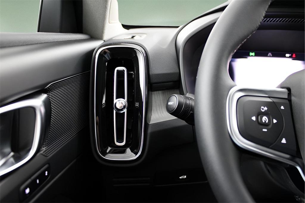 new 2025 Volvo XC40 car, priced at $45,465