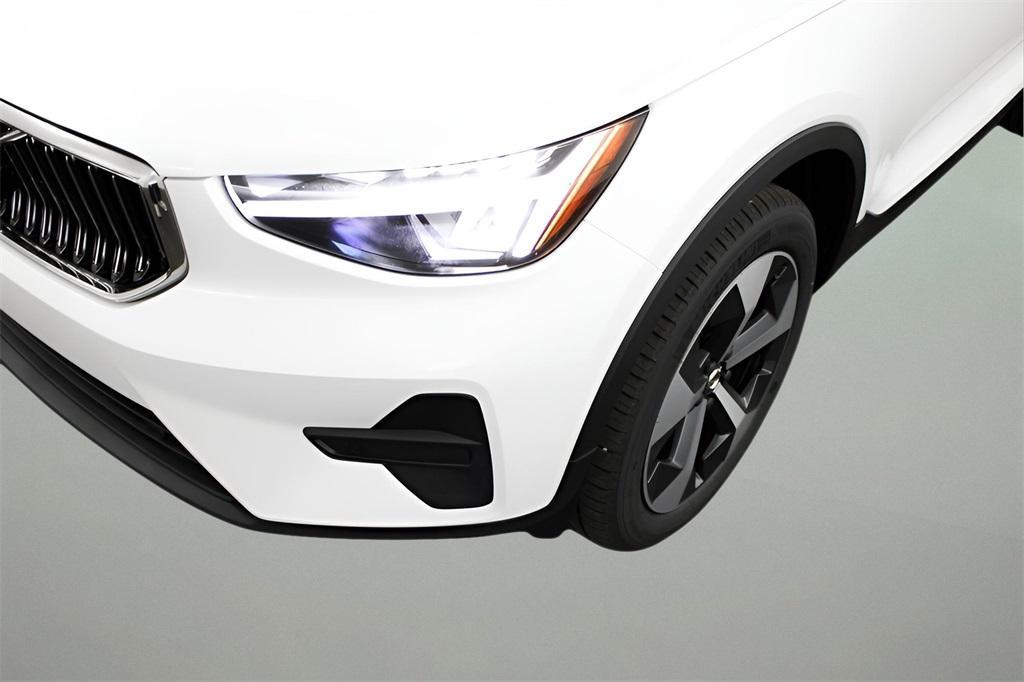 new 2025 Volvo XC40 car, priced at $45,465