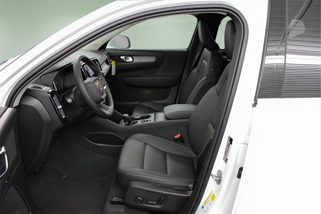 new 2025 Volvo XC40 car, priced at $45,465