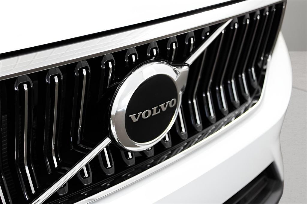 new 2025 Volvo XC40 car, priced at $45,465