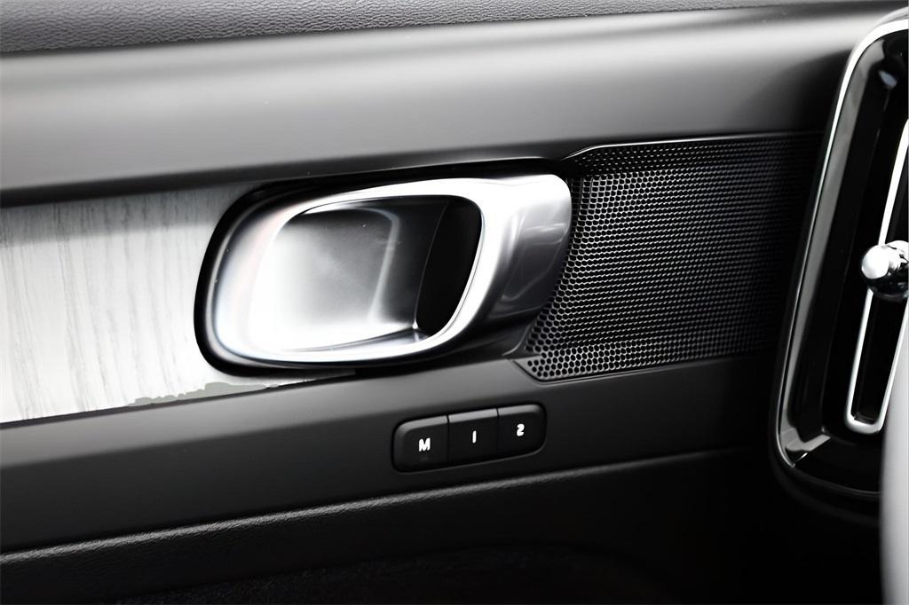 new 2025 Volvo XC40 car, priced at $45,465