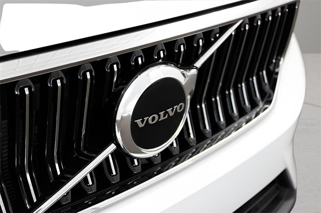 new 2025 Volvo XC40 car, priced at $45,465