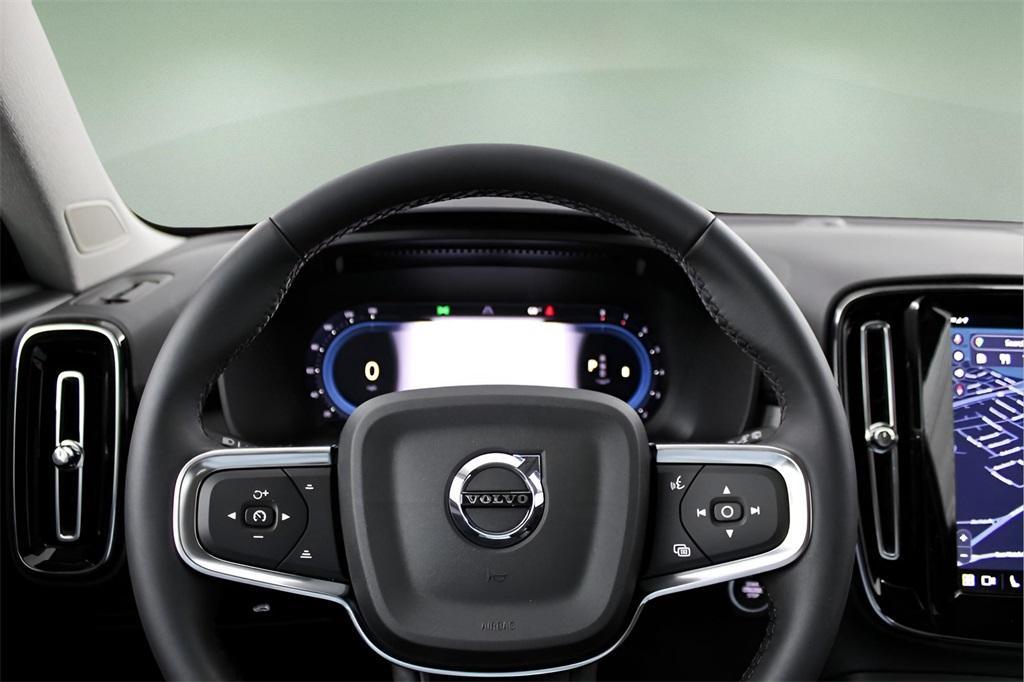 new 2025 Volvo XC40 car, priced at $45,465