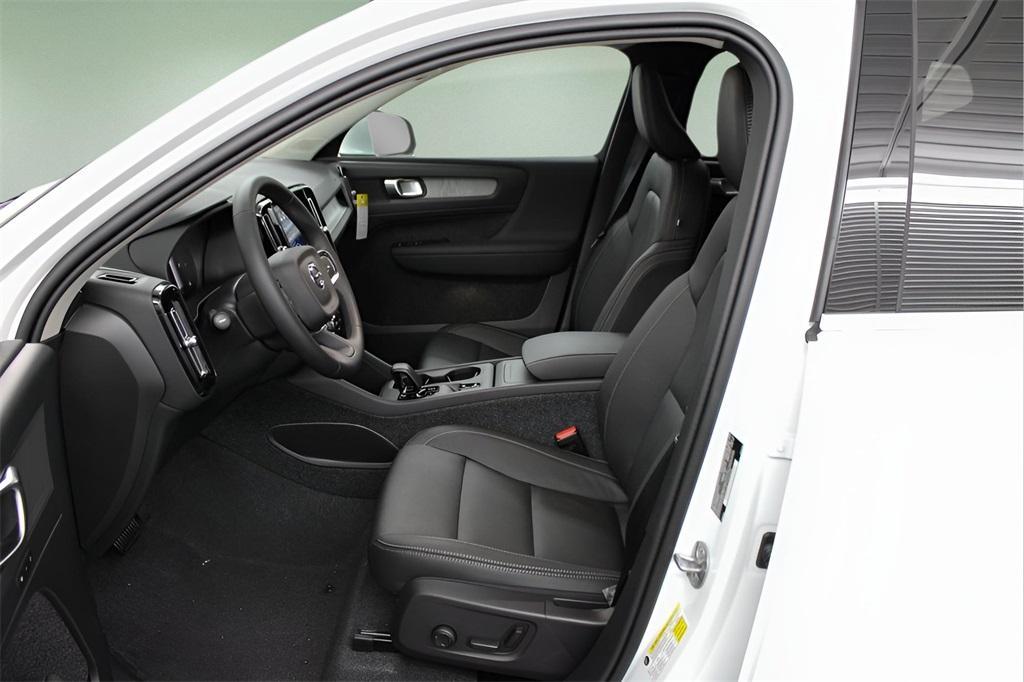 new 2025 Volvo XC40 car, priced at $45,465