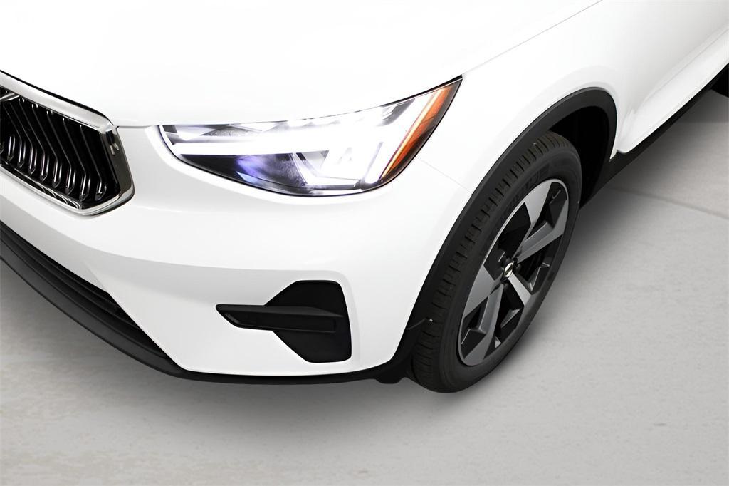 new 2025 Volvo XC40 car, priced at $45,465