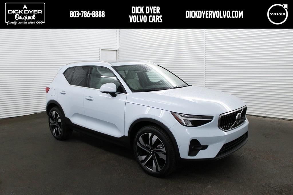 new 2025 Volvo XC40 car, priced at $50,260