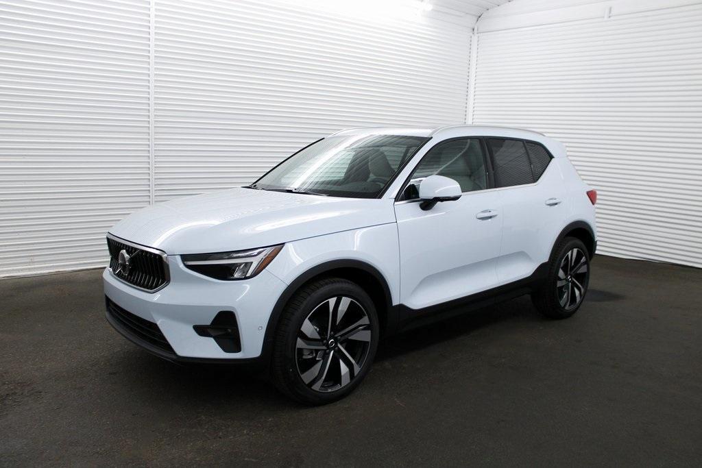 new 2025 Volvo XC40 car, priced at $50,260