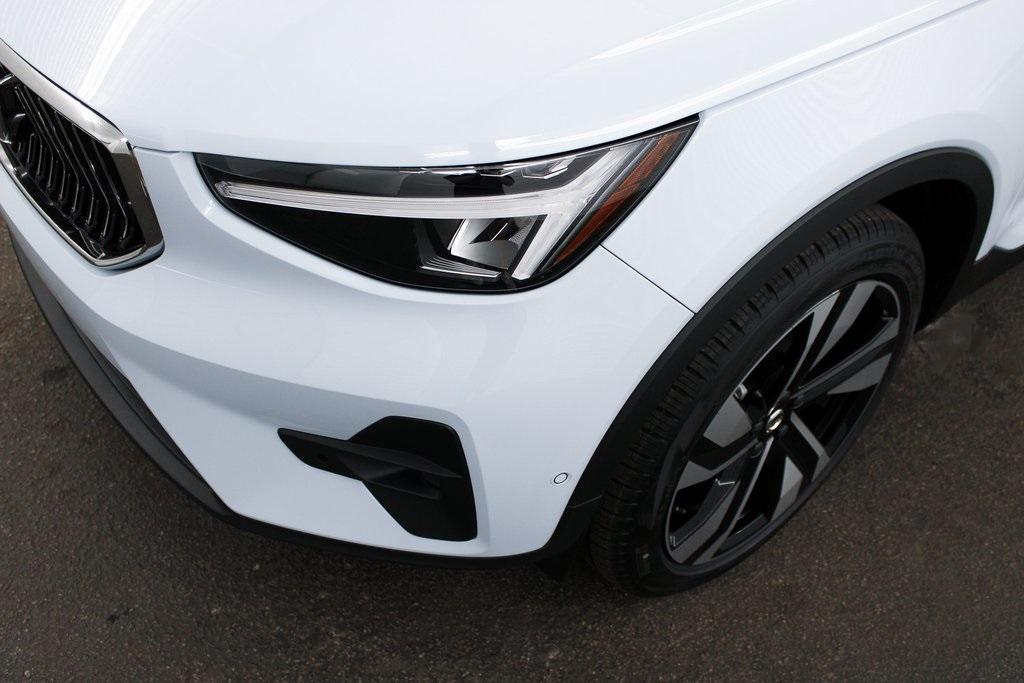 new 2025 Volvo XC40 car, priced at $50,260