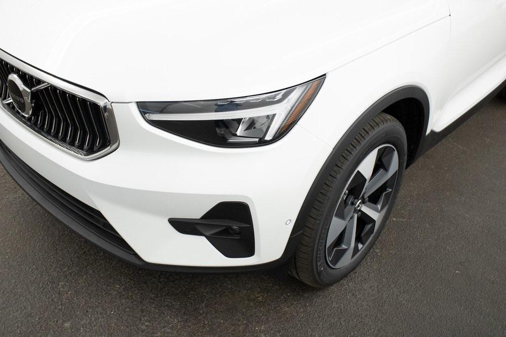 new 2025 Volvo XC40 car, priced at $47,750