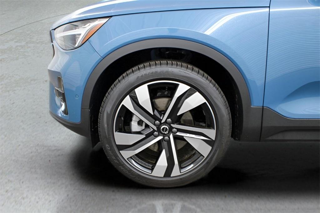 new 2025 Volvo XC40 car, priced at $51,565
