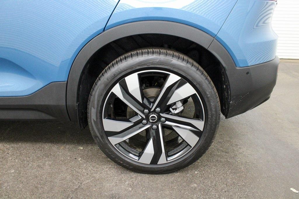 new 2025 Volvo XC40 car, priced at $51,565