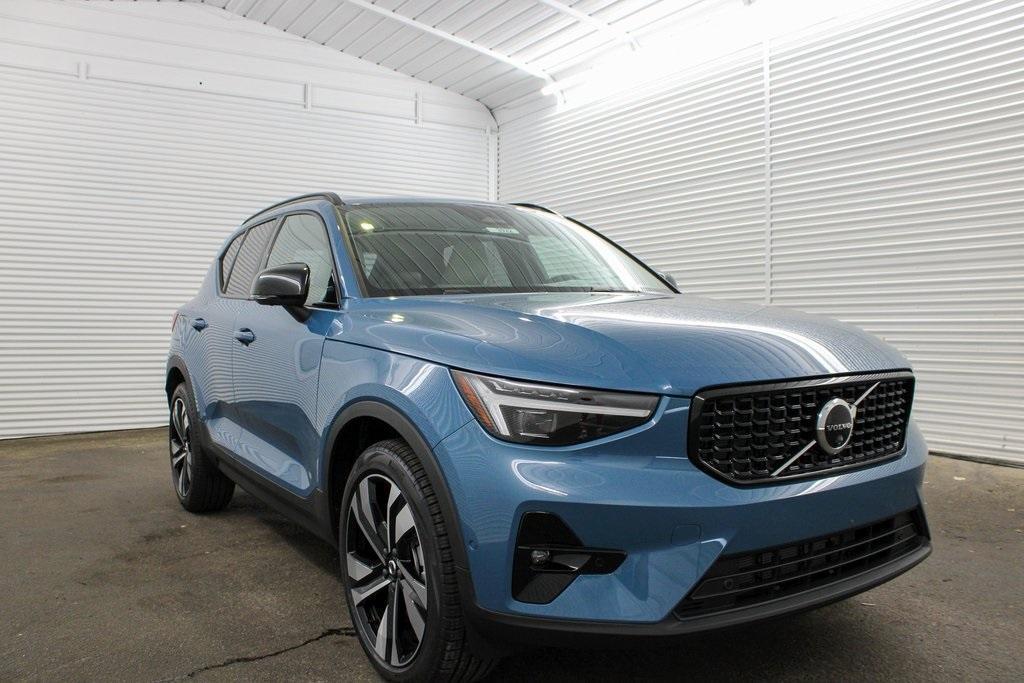new 2025 Volvo XC40 car, priced at $51,565