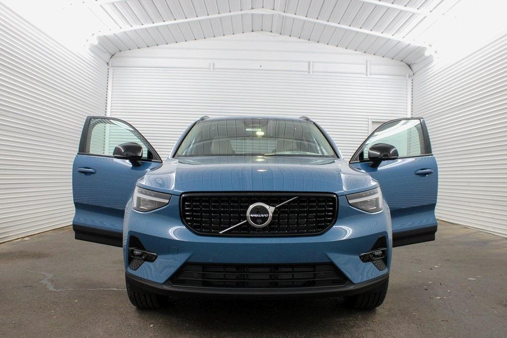 new 2025 Volvo XC40 car, priced at $51,565