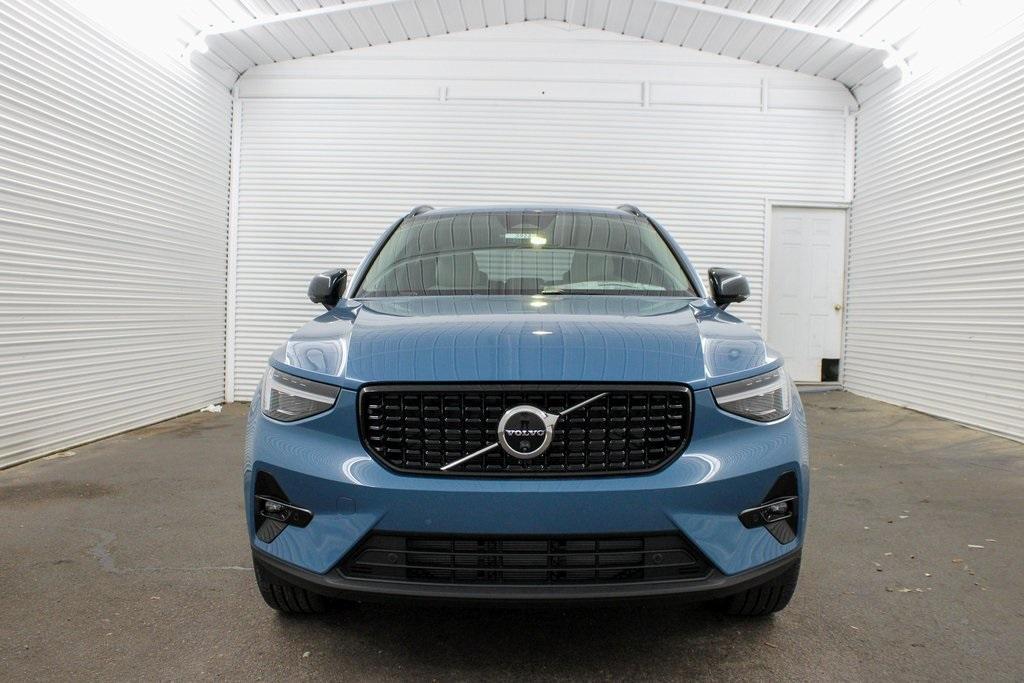 new 2025 Volvo XC40 car, priced at $51,565
