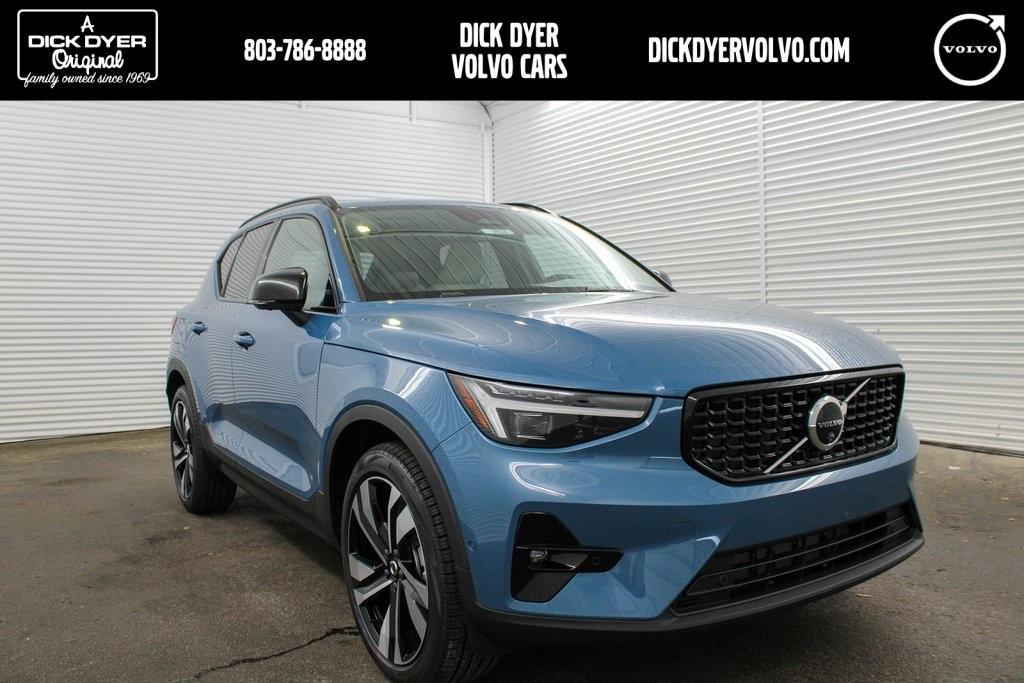 new 2025 Volvo XC40 car, priced at $51,565
