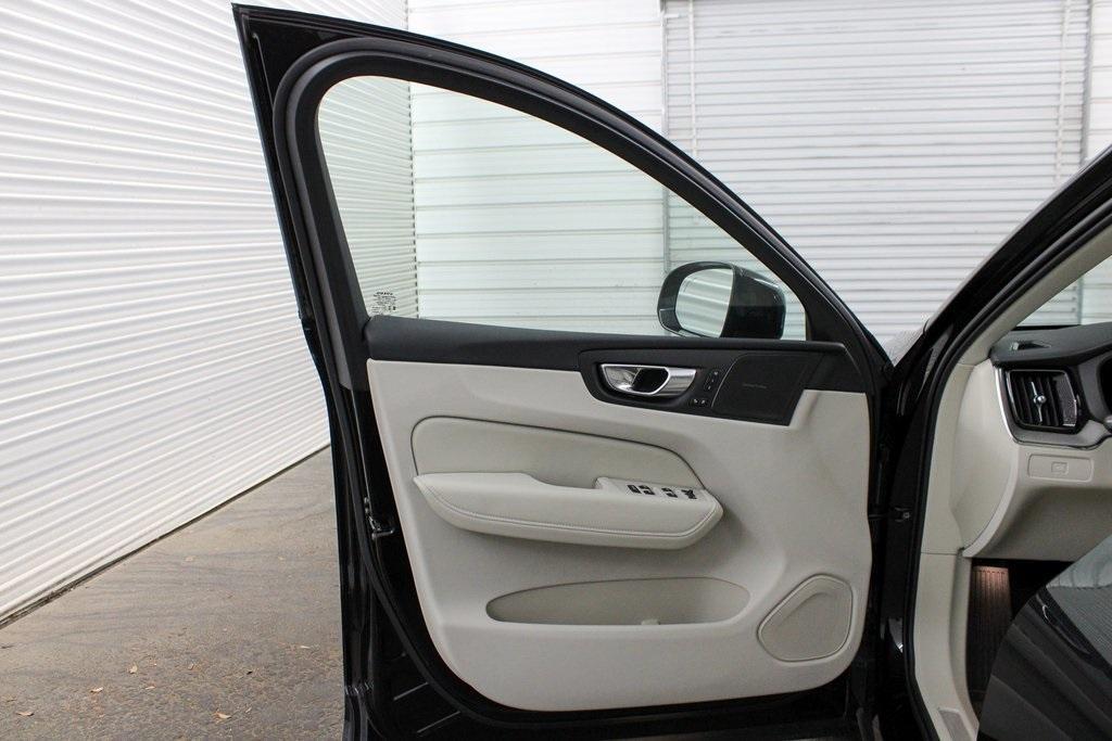 new 2025 Volvo XC60 car, priced at $61,335