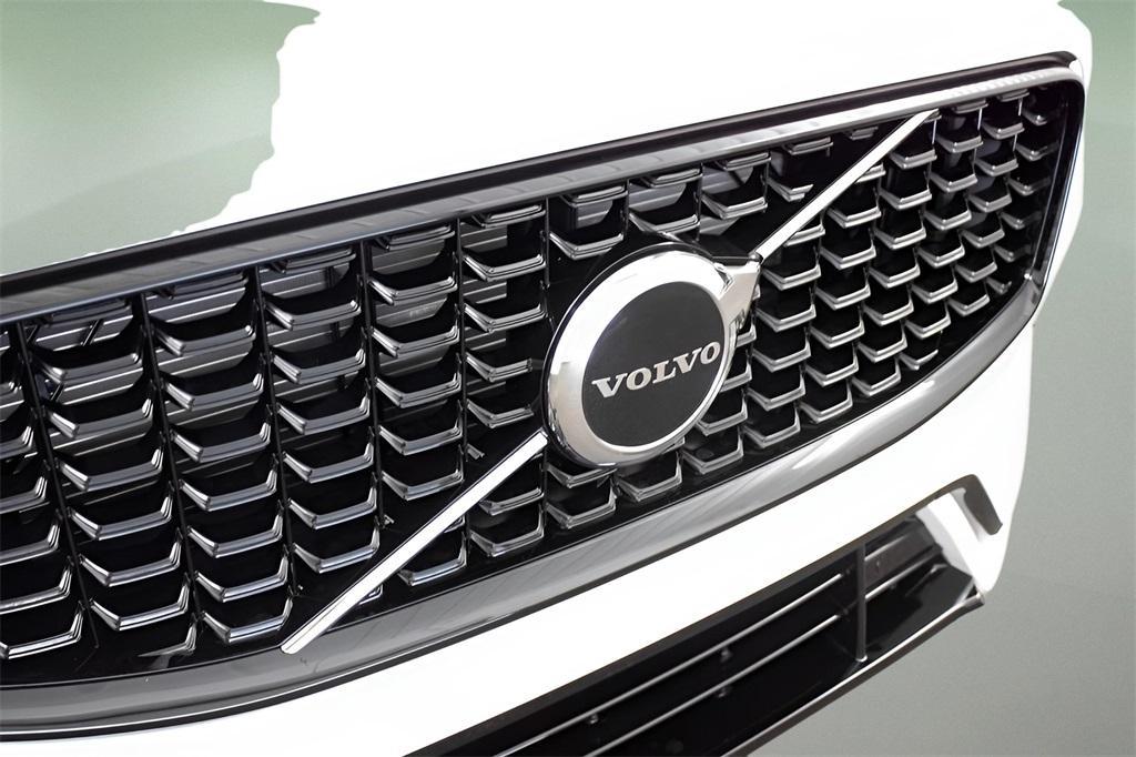 new 2025 Volvo XC60 car, priced at $50,275