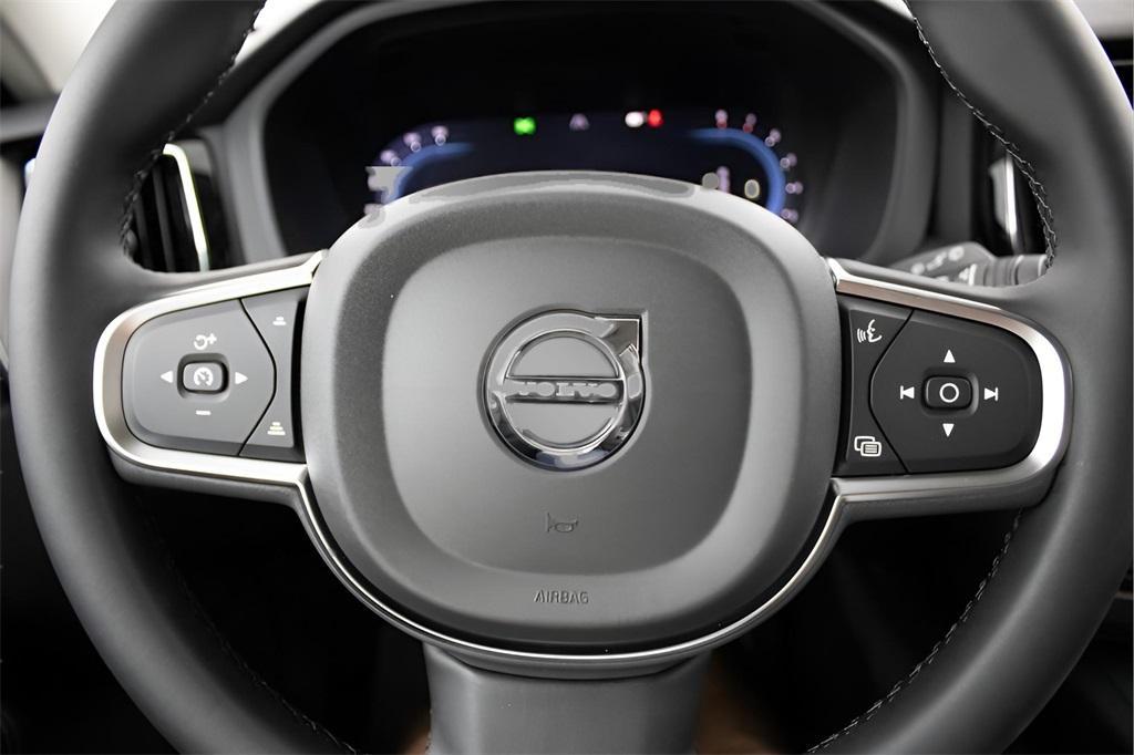 new 2025 Volvo XC60 car, priced at $50,275