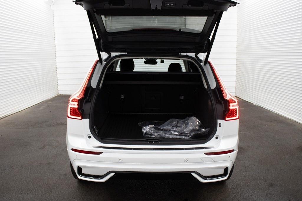 new 2025 Volvo XC60 car, priced at $50,275