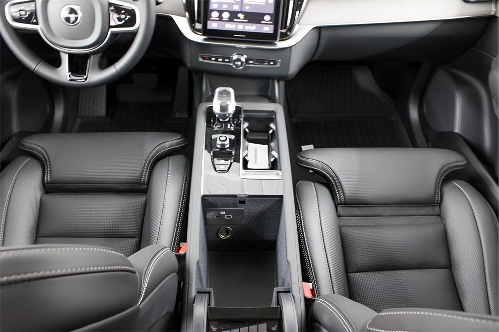 new 2025 Volvo XC90 car, priced at $75,005