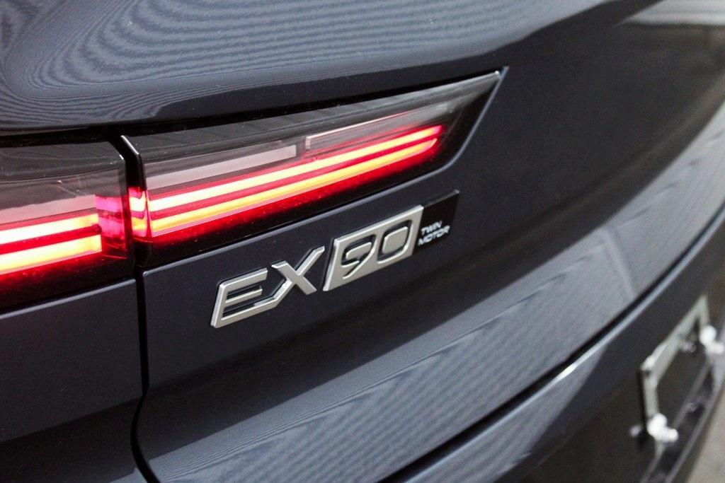 new 2025 Volvo EX90 car, priced at $89,895