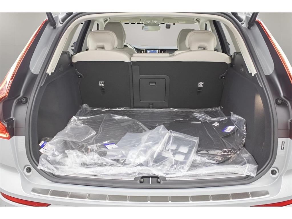 new 2025 Volvo XC60 car, priced at $55,335
