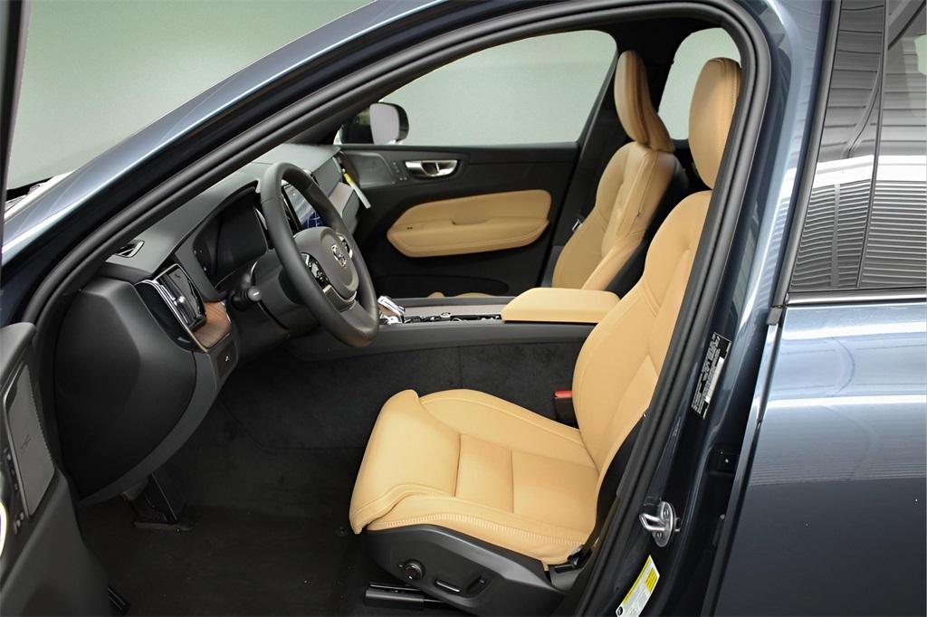 new 2025 Volvo XC60 car, priced at $59,910