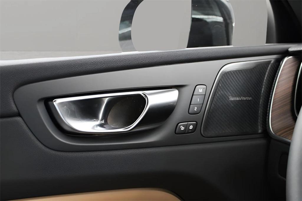 new 2025 Volvo XC60 car, priced at $59,910