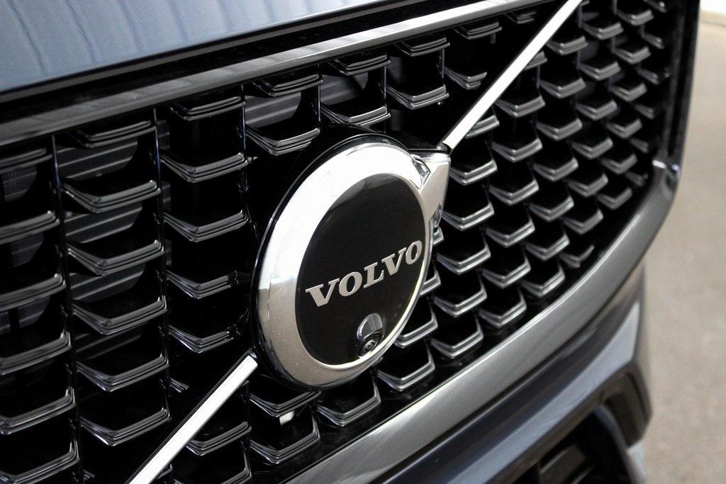 new 2025 Volvo XC60 car, priced at $59,910