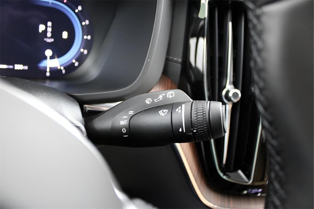 new 2025 Volvo XC60 car, priced at $59,910