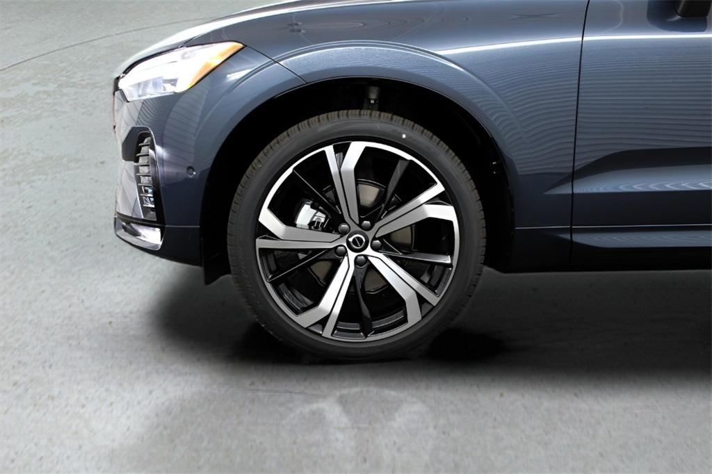 new 2025 Volvo XC60 car, priced at $59,910