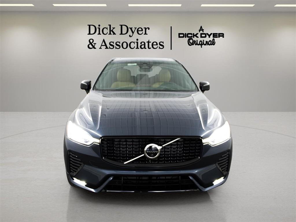 new 2025 Volvo XC60 car, priced at $59,910