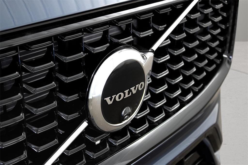 new 2025 Volvo XC60 car, priced at $59,910