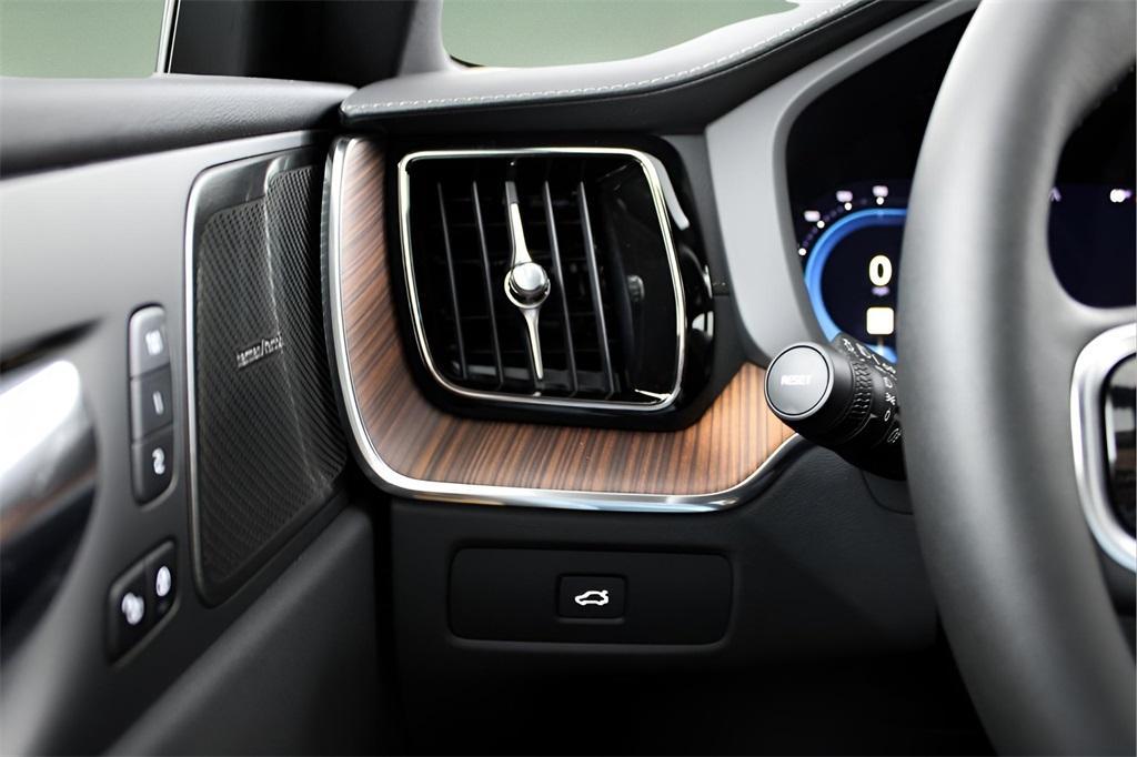 new 2025 Volvo XC60 car, priced at $59,910