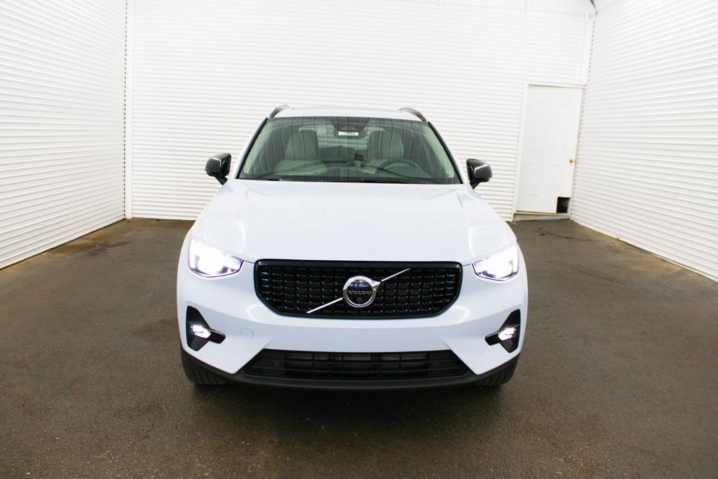 new 2025 Volvo XC40 car, priced at $49,790