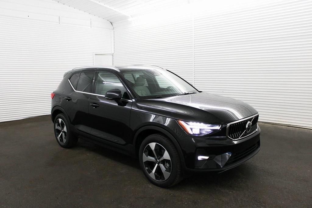 new 2025 Volvo XC40 car, priced at $48,335