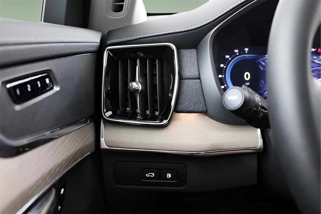 new 2025 Volvo XC90 Plug-In Hybrid car, priced at $74,985