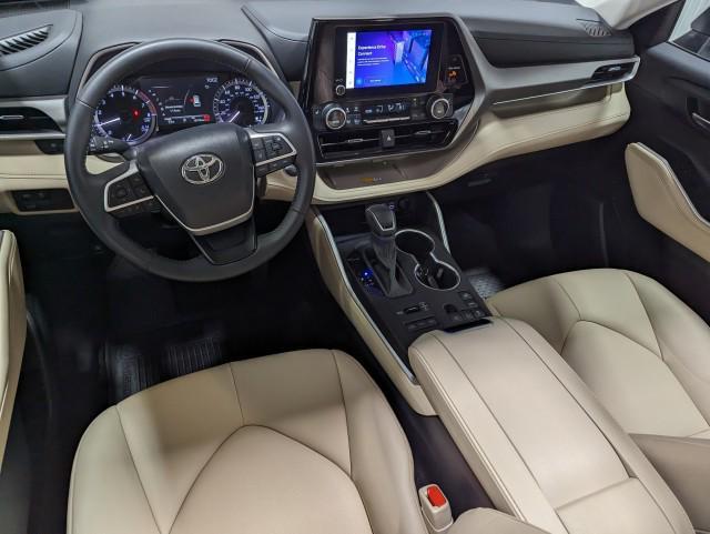 used 2024 Toyota Highlander car, priced at $42,998