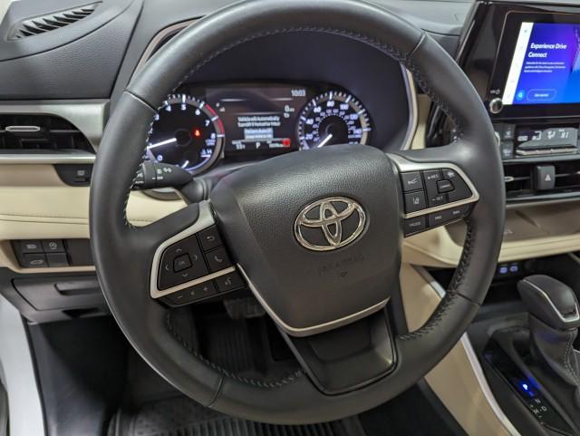 used 2024 Toyota Highlander car, priced at $42,998