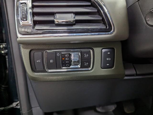 used 2024 Lincoln Navigator car, priced at $81,998