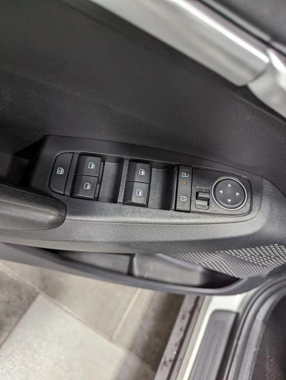 used 2025 Kia Seltos car, priced at $24,998