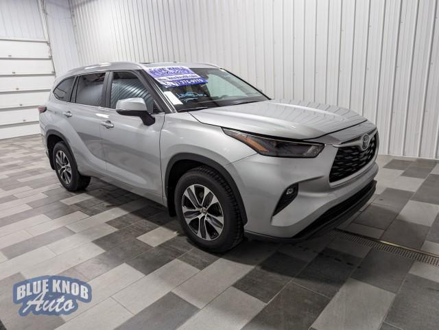 used 2024 Toyota Highlander car, priced at $41,498