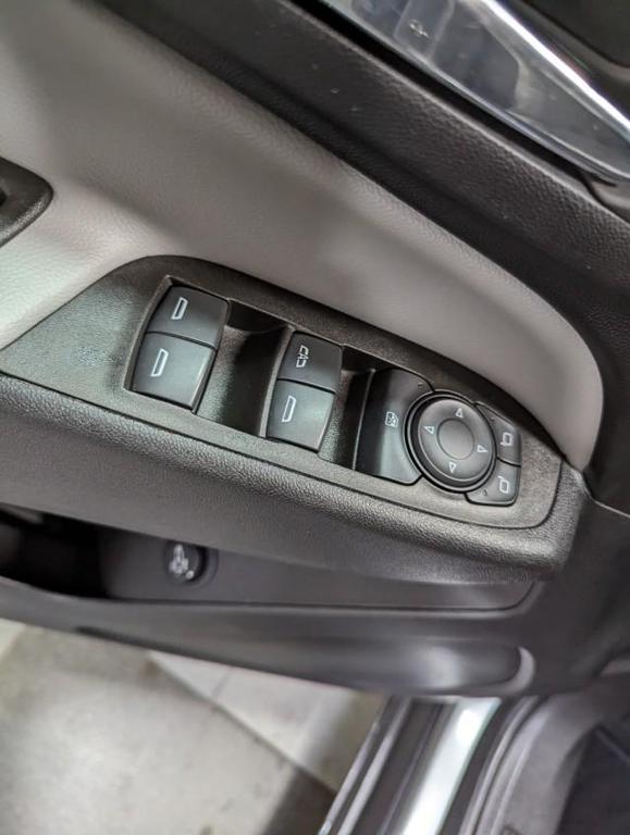 used 2023 Chevrolet Equinox car, priced at $23,998