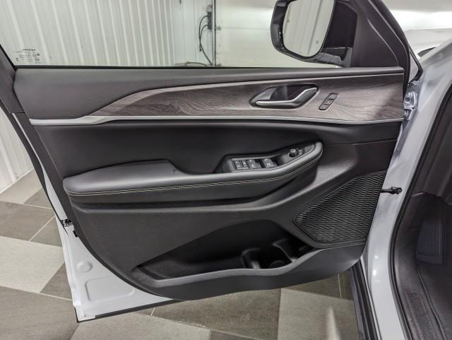 used 2023 Jeep Grand Cherokee car, priced at $34,498