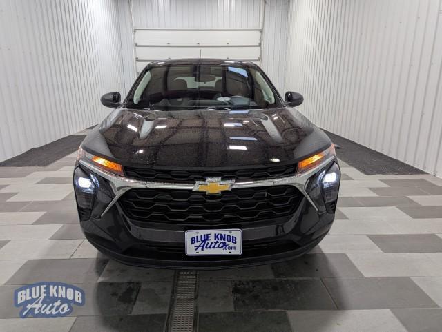 used 2025 Chevrolet Trax car, priced at $22,498